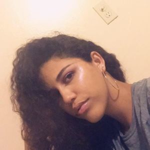 Meet your Posher, Yinellys